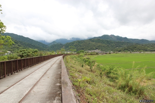 騎 跨「地 球 板 塊 」-- 玉 富 自 行 車 道