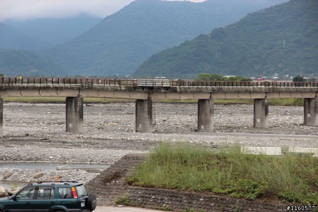 騎 跨「地 球 板 塊 」-- 玉 富 自 行 車 道