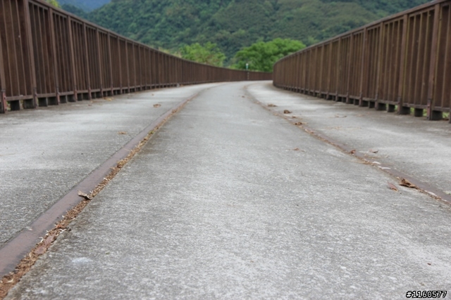 騎 跨「地 球 板 塊 」-- 玉 富 自 行 車 道