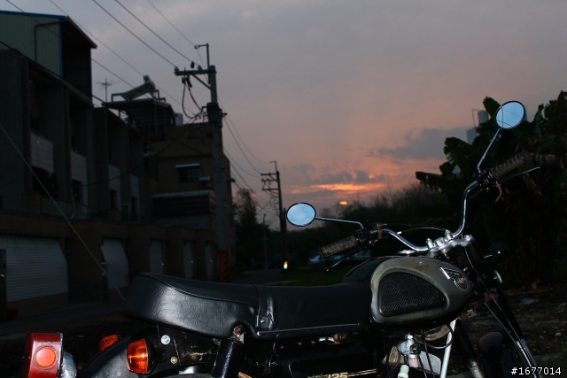 風華再現 陳年開箱-KAWASAKI B1 125