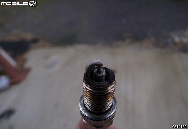 (分享)GOLF V GTI 12萬定保之節氣門,岐管,汽門及燃燒室清洗
