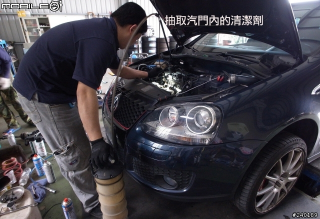 (分享)GOLF V GTI 12萬定保之節氣門,岐管,汽門及燃燒室清洗