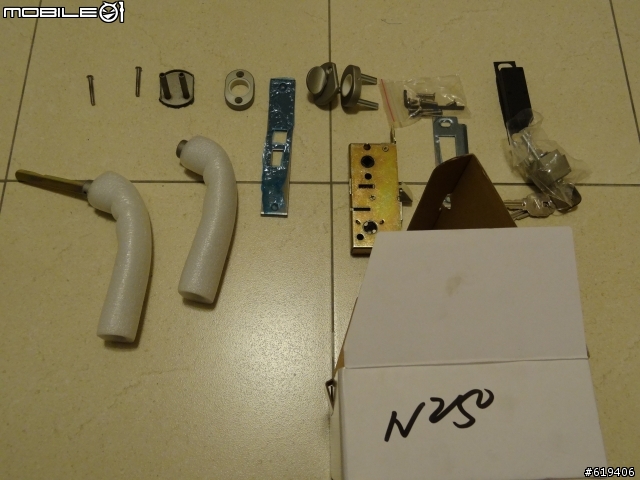 <<真的好無言>>---鎖壞了,無力,板橋外型像鄰家男孩的鎖匠來處理了