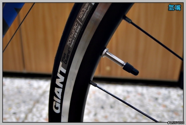 GIANT TCR Composite 3 消光黑入庫