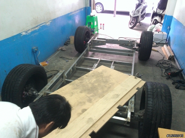 本土製造!單人座跑車