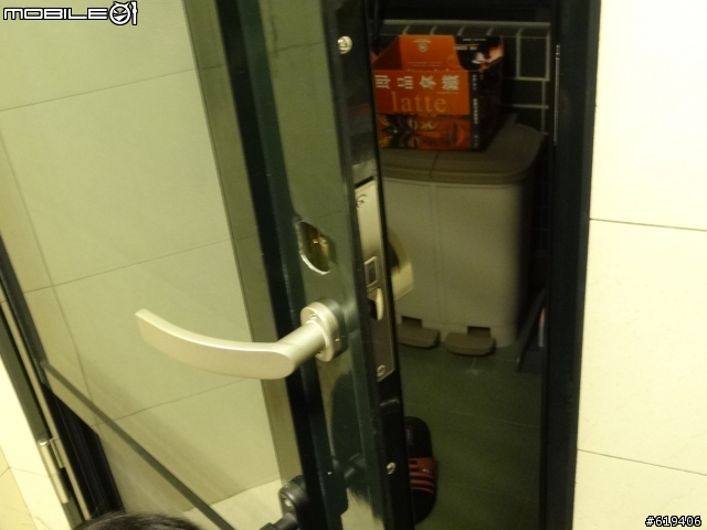<<真的好無言>>---鎖壞了,無力,板橋外型像鄰家男孩的鎖匠來處理了