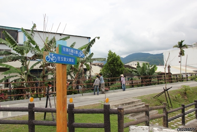 騎 跨「地 球 板 塊 」-- 玉 富 自 行 車 道