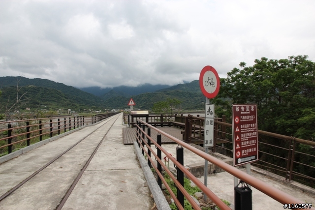 騎 跨「地 球 板 塊 」-- 玉 富 自 行 車 道