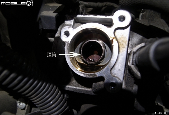 (分享)GOLF V GTI 12萬定保之節氣門,岐管,汽門及燃燒室清洗