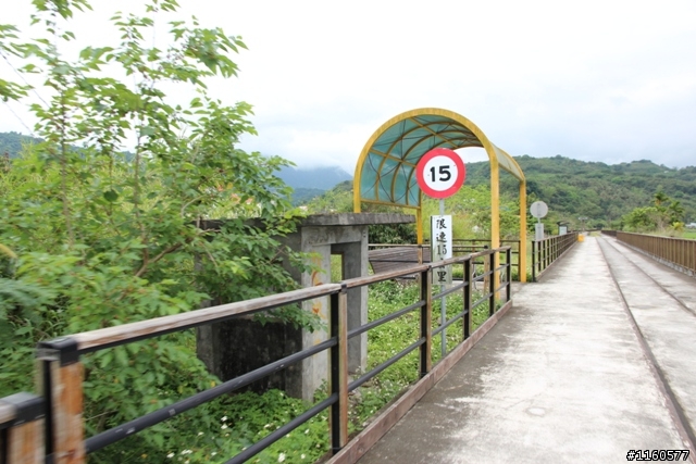騎 跨「地 球 板 塊 」-- 玉 富 自 行 車 道