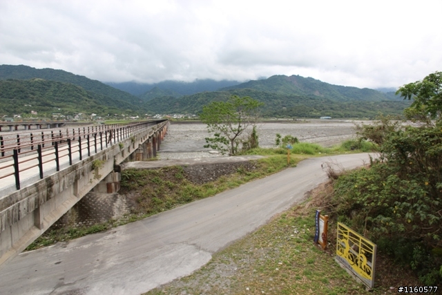 騎 跨「地 球 板 塊 」-- 玉 富 自 行 車 道