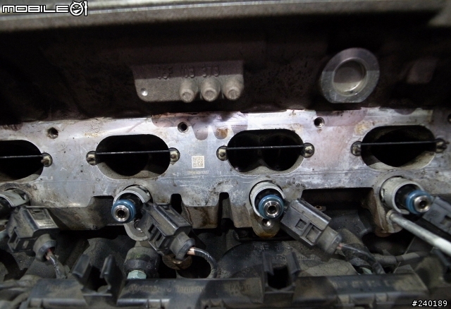 (分享)GOLF V GTI 12萬定保之節氣門,岐管,汽門及燃燒室清洗