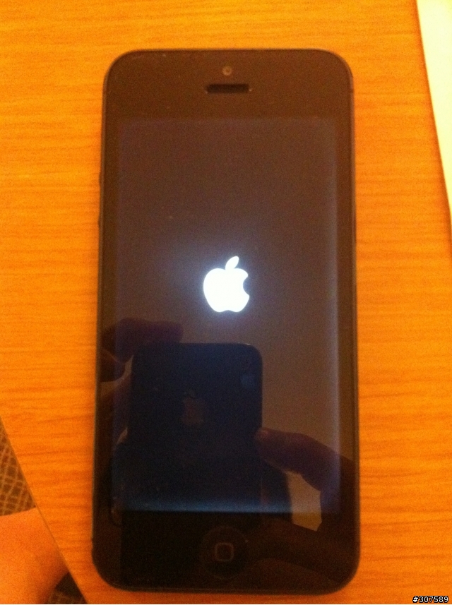 請教有人也碰過iphone5這樣當機的狀況嗎?