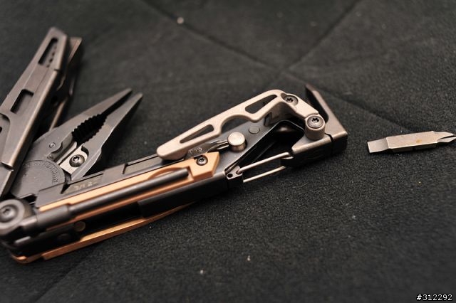 [開箱]Leatherman MUT 軍事工具鉗