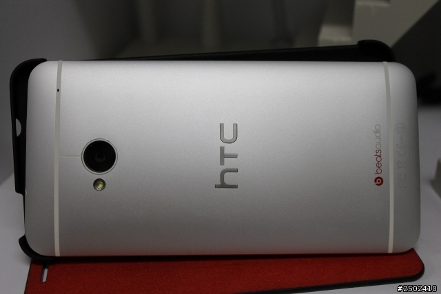 新入手的手機~New HTC One 銀色16G~簡易開箱文
