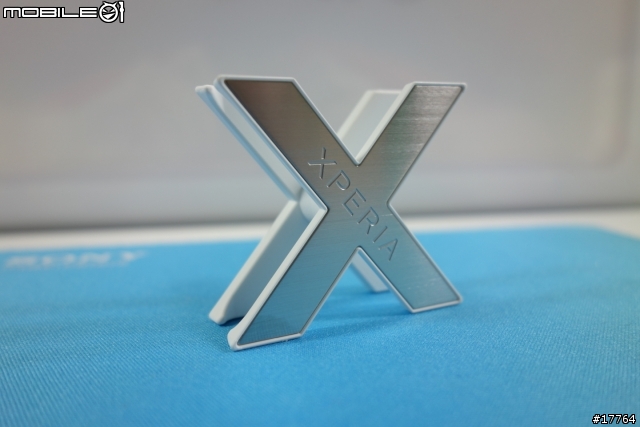 收納好幫手 XPERIA X型俐落集線器