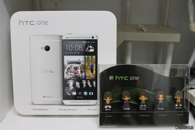 新入手的手機~New HTC One 銀色16G~簡易開箱文