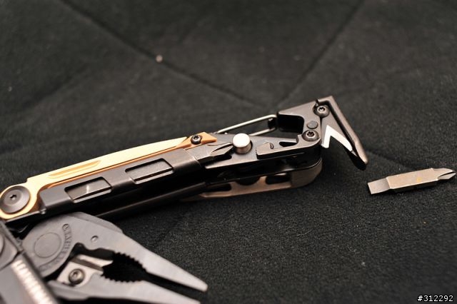 [開箱]Leatherman MUT 軍事工具鉗