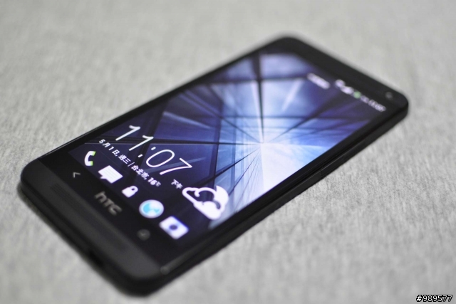 等了兩個月的手機~HTC New One Black 32G!!