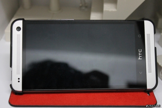 新入手的手機~New HTC One 銀色16G~簡易開箱文