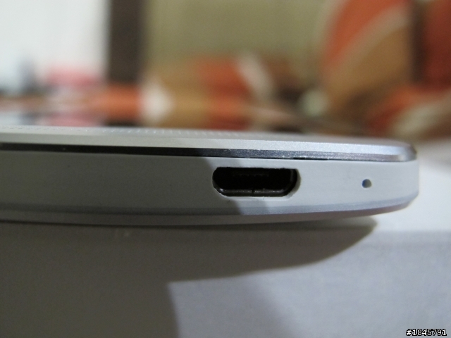 我的 HTC new one = =..