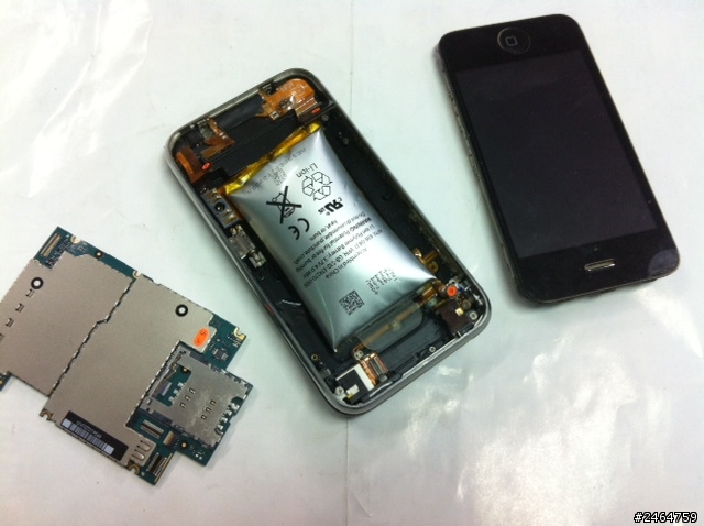 iPhone 3GS手機電池膨脹造成機身解體