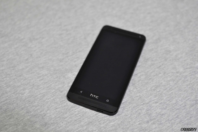 等了兩個月的手機~HTC New One Black 32G!!