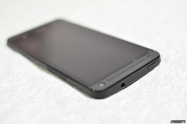 等了兩個月的手機~HTC New One Black 32G!!