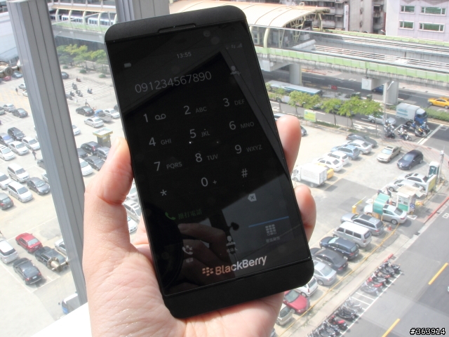 BlackBerry Z10 全觸控新面貌 會是你的第三種選擇？