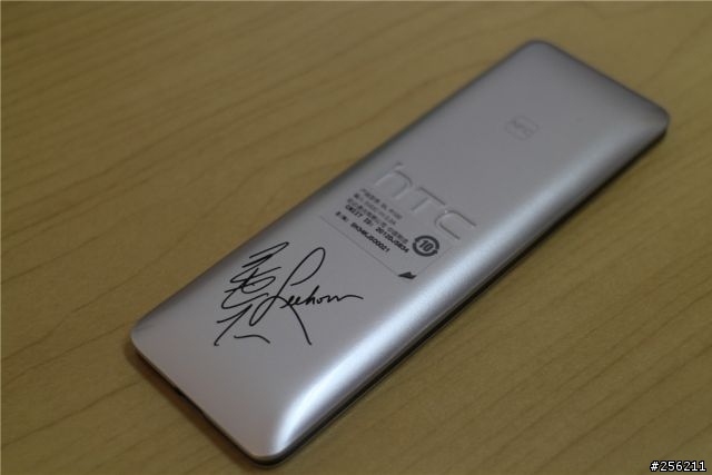 『不專業開箱』HTCONE 大陸王力宏限量版(聯通版32G)