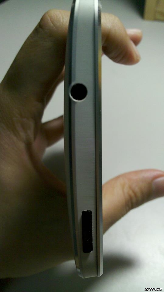 New HTC One 這樣的縫該換嗎?