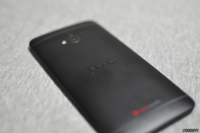 等了兩個月的手機~HTC New One Black 32G!!