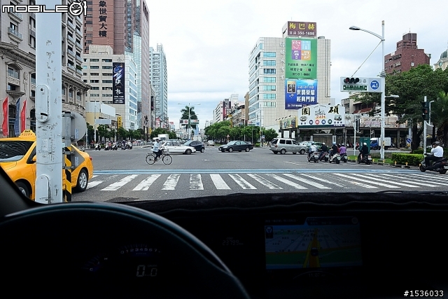 Luxgen的福利社開得並不好,但夏日健檢有送特殊造型咖啡杯。