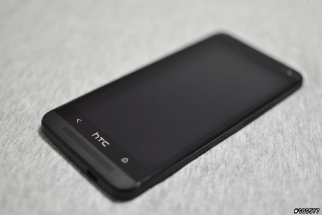 等了兩個月的手機~HTC New One Black 32G!!