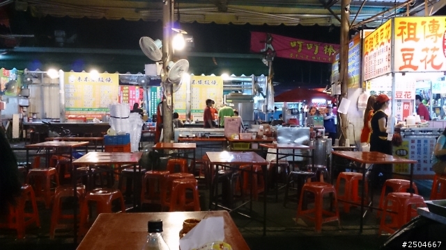風暴過後的嘉樂福夜市