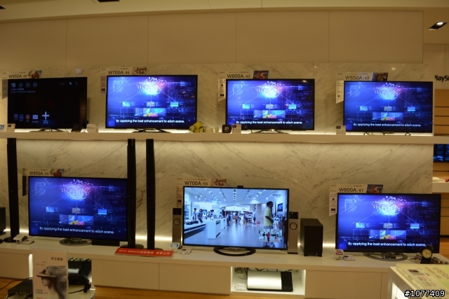 SONY42W800A跟40HX750最後比較 這周末將決定購入的機種 (附上西門町SONY直營店內部照片)