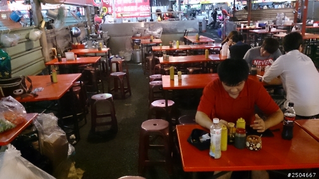 風暴過後的嘉樂福夜市