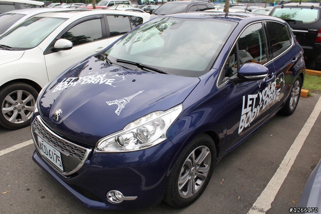花嫁雨月潭-- LET YOUR BODY DRIVE --試駕PEUGEOT 208