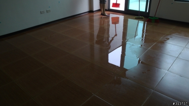 (後續狀況更新)建商通知驗屋,露臺試水時晚上下雨導致屋內淹水~~~~~~