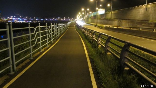 新店溪自行車道~夜訪新店陽光橋、碧潭風景區