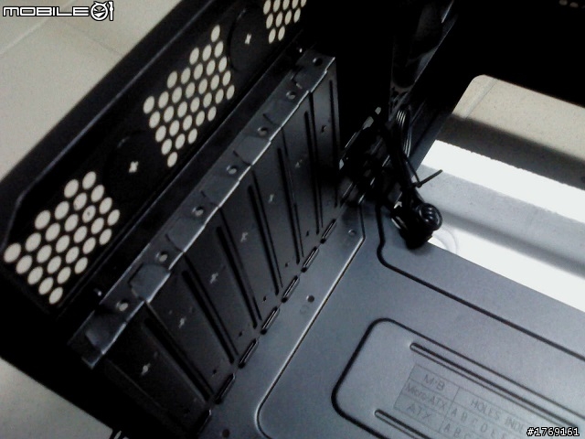 CoolerMaster N400 開箱 (圖很渣...挑戰你眼睛的極限...)