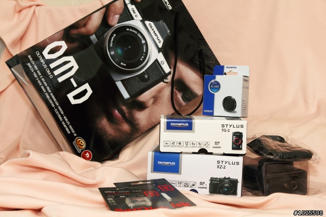 在眾多的DC中,我選擇了Olympus TG-2...... & XZ-2!