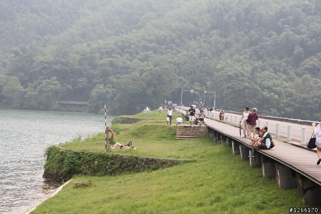 花嫁雨月潭-- LET YOUR BODY DRIVE --試駕PEUGEOT 208