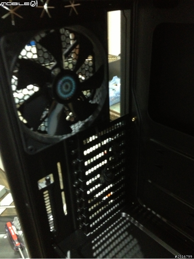 自組新機 神盾小玩具 開箱 小朋友大量出走 cooler master cosmos II 配件有點...