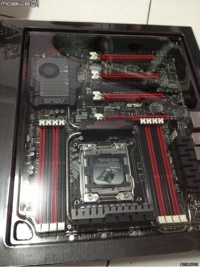 自組新機 神盾小玩具 開箱 小朋友大量出走 cooler master cosmos II 配件有點...