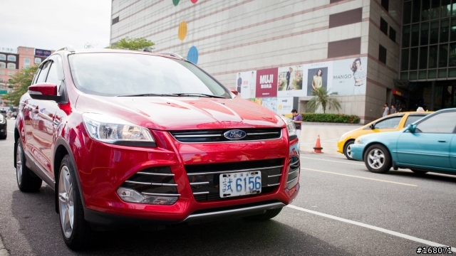 考慮 KUGA 運動型 和 旗艦型 以及試駕心得