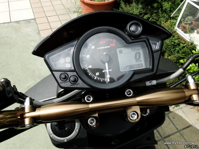 X-HOT150 星鑽灰交車...安全帽是隨便送一頂嗎?
