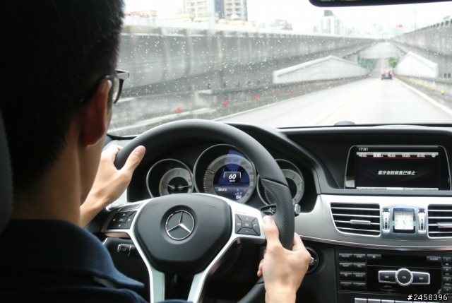 "接近完美"的 2013 Mercedes E class