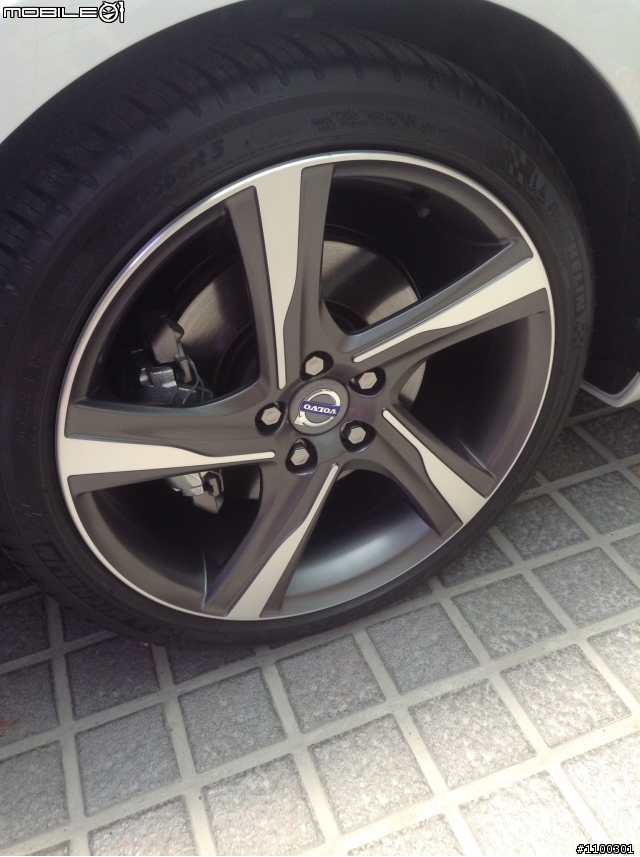 說好的開箱呢 Volvo V40