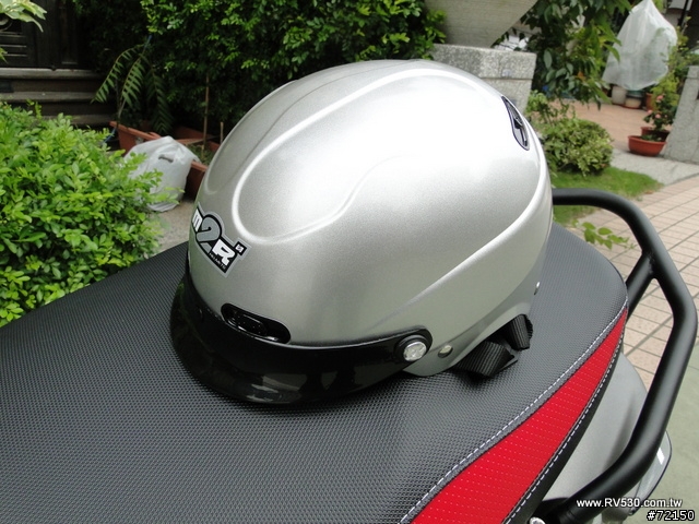 X-HOT150 星鑽灰交車...安全帽是隨便送一頂嗎?